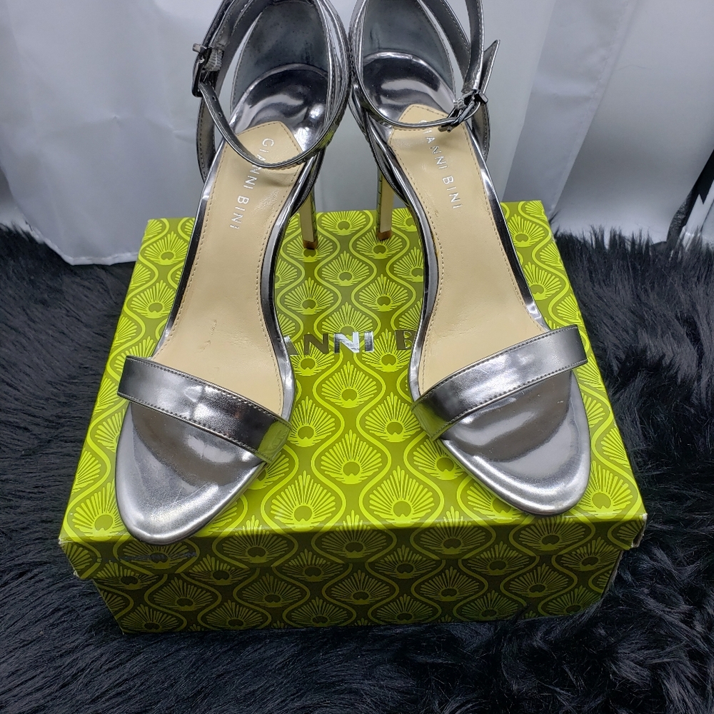 Gianni Bini Sandals